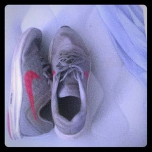 Nikes size 7